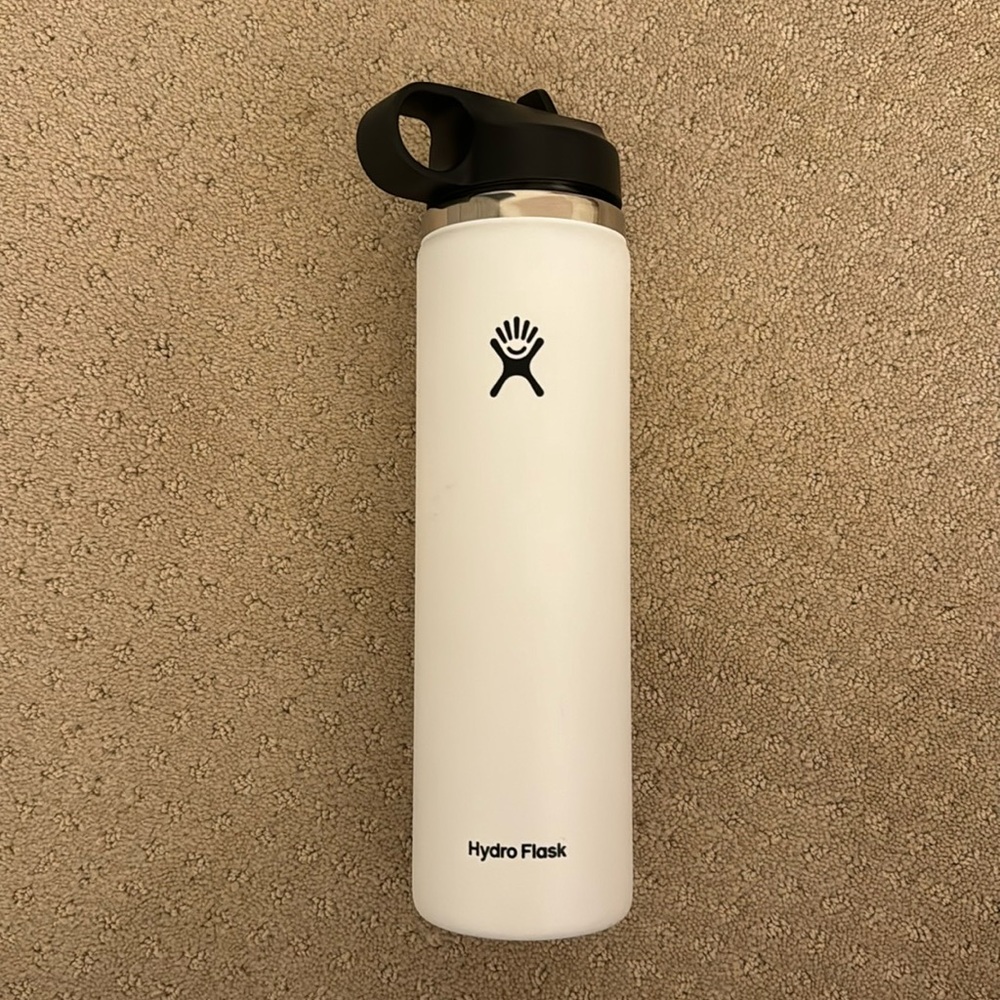 Hydroflask 24oz Water Bottle with straw
